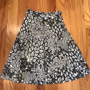 H&M Black and white floral print skirt